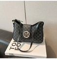 Detail der Vintage-Schultertasche mit M-Monogramm und goldener Logo-Metallschnalle - Schwarz