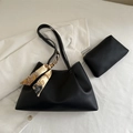 Sac fourre-tout en cuir noir avec foulard en soie et pochette assortie à zip - Noir