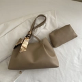 Ensemble cabas en similicuir marron avec foulard décoratif et pochette assortie - Khaki
