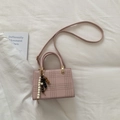 Sac à main rose clair à motif à carreaux avec pompon de perles décoratif - Rose Avec Pendentif