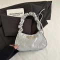 Sac à bandoulière argenté métallisé avec boucle nœud doré et poignée plissée chic - Argenté