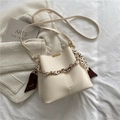 Elegante bolso bombonera de cuero blanco crema con asa de pañuelo con estampado leopardo - Blanco