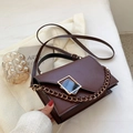 Vintage Handtasche aus dunkelbraunem PU-Leder mit goldener Schnalle und geflochtener Kette - Kaffeebraun