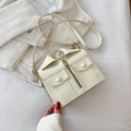 Mini sac à bandoulière en cuir crème avec col de veste créatif et détail crochet doré - Blanc