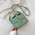 Mini sac bandoulière style veste en cuir vert menthe avec des détails dorés élégants - Vert