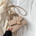 Sac bandoulière beige matelassé avec poignée nuage plissée et fermoir doré - Kaki