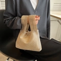 Elegante goldene Strass-Eimertasche mit funkelndem Griff und Kristallbesatz-Design - Gold