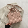 Borsa quadrata rosa chiaro stile biscotto con texture 3D e tracolla lunga regolabile - Rosa