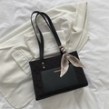 Bolso tote de jacquard negro con bolsillo de cuero y bufanda de seda en blazer blanco - Negro