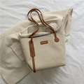 Borsa tote minimalista in tela beige con manici in pelle marrone ed etichetta fashion - Marrone