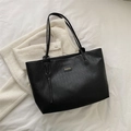 Borsa tote nera classica con trama intrecciata e logo in metallo per abbigliamento - Nero