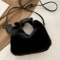 Bolso de peluche negro con asa de cuero fruncida y correa de hombro ajustable - Negro