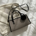 Borsa classica a quadretti pied-de-poule bianca e nera con manici e pompon di peluche - Stile Pied de Poule Nero / Nero