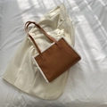 Bolso tote de cuero marrón con ribete de piel sintética blanca y correas dobles - Sin colgante / Marrón