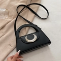 Borsa a mano in pelle nera con fibbia a mezzaluna argentata e tracolla regolabile - Nero