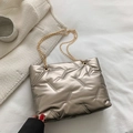 Borsa tote trapuntata color oro champagne metallizzato con catene dorate - Champagne