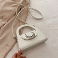 Elegante borsa bianca a tracolla con fibbia luna argento e finitura in pelle liscia - Bianco