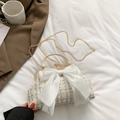Sac chaîne en tweed blanc élégant avec gros nœud en mousseline et poignée dorée - Blanc