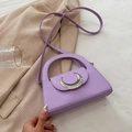 Elegante borsa a tracolla lilla con fibbia a mezzaluna argentata e manico superiore - Viola