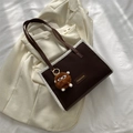 Sac cabas vintage marron avec bordure en fausse fourrure blanche et grigri peluche - Avec Ornement / Café