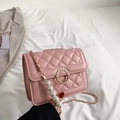 Rosa gesteppte Tasche mit Perlenschnalle und Metallkettenriemen für Damen - Rosa