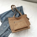 Minimalistische braune Cord-Einkaufstasche mit Reißverschlussfach und Seitentasche - Braun