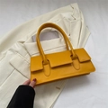 Bolso bajo el brazo minimalista de cuero amarillo jengibre con asas redondas duales - Amarillo