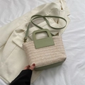 Sac seau en paille crème et cuir vert sauge avec bandoulière réglable chic - Vert