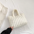Borsa tote trapuntata bianco crema con cuciture verticali e manici morbidi imbottiti - Bianco Sporco