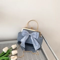 Sac à main en tweed bleu clair avec grand nœud transparent et poignée en métal doré - Bleu