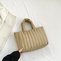Borsa tote trapuntata in kaki effetto piumino con strisce verticali e capiente - Cachi