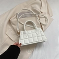 Elegante weiße quadratische Handtasche mit Steppmuster und verstellbarem Schultergurt - Weiß
