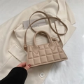 Elegante beige Umhängetasche mit quadratischer Steppung und goldenen Beschlägen - Khaki