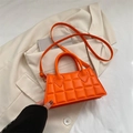 Mini sac carré matelassé orange vif avec poignée supérieure et bandoulière réglable - Orange