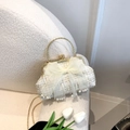 Elegante bolso de tweed blanco con lazo de encaje y perlas sobre tela blanca para mujer - Blanco