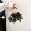 Elegante zwart-witte tweed handtas met kanten strik, parels en goudkleurig handvat - Zwart