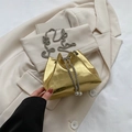 Mini goldene Eimer Tasche mit Krokodil-Textur, Kettenriemen und Perlen-Details - Gold