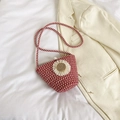 Sac seau tissé rouge et blanc avec décoration de tournesol blanc et boucle perle - Rouge