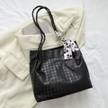 Borsa tote nera in similpelle con goffratura pied de poule e foulard di seta decorativo - Nero