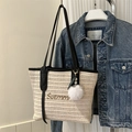 Elegante borsa tote in paglia beige con manici in pelle nera e ricamo Suemmi - Con Ciondolo / Nero