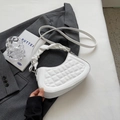 Borsa a tracolla trapuntata bianca a mezzaluna con manico a pieghe in stile moderno - Bianco Sporco