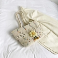 Grand sac cabas tissé crème avec pois colorés et pendentif fleur en tricot jaune - Style 1 Blanc Cassé Points Colorés