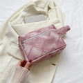 Trousse de maquillage rose à carreaux avec dragonne latérale et texture en toile rétro - Rose Clair