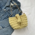 Sac à bandoulière jaune clair avec texture bulle et bandoulière chaîne dorée - Style Sans Pendentif / Jaune