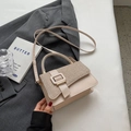 Schicke beige Umhängetasche mit goldglitzernder Klappe und stilvoller Schnalle für Damen - Khaki