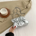 Sac à main plissé argenté avec poignée en strass et bandoulière chaîne chic - Argenté