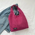 Sac cabas en velours côtelé rose foncé avec étiquette mode et texture nervurée - Rose rosé