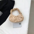 Elegante bolso de mano beige plisado estilo nube en suave cuero PU diseño minimalista - Caqui