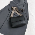 Fashionable black matte crossbody bag featuring a wide jacquard wave pattern shoulder strap - 23x16x8cm / Black Small