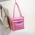 Borsa tote trapuntata in rosa acceso metallizzato con spallacci imbottiti - Rosa